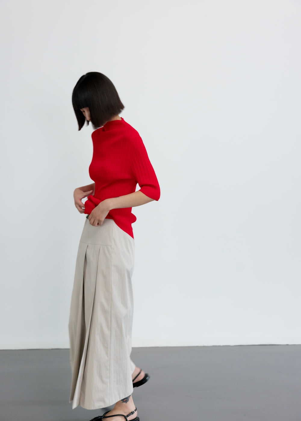 upload_20250124_APA3TP010RDFF_15_완_SLIM PLEATS TOP_RED_10.jpg