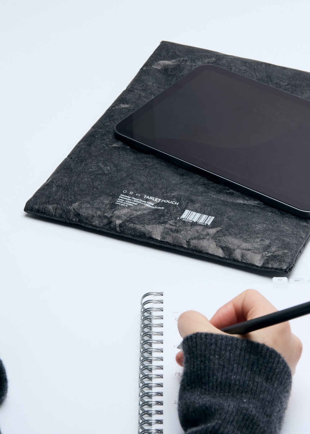 韓国【WARMGREY TAIL】 LAPTOP TABLET POUCH 16inch 韓国【WARMGREY TAIL】 LAPTOP TABLET POUCH 16inch 61h9kqViw9L